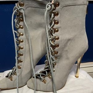 lace up grey shoes w/ gold heel